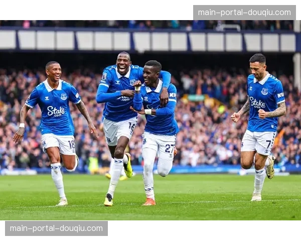 “保级六分战：诺丁汉森林vs埃弗顿，数据模型预测主队微弱优势”