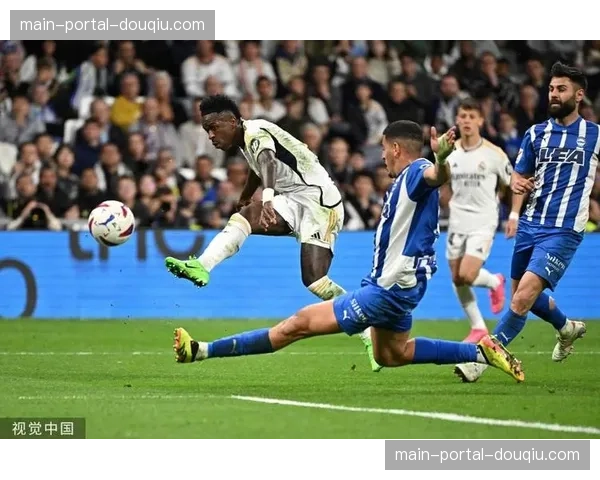 国家德比半场：巴萨0-1皇马，维尼修斯利用反击单刀破门